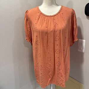 Torrid Abbey Challis Eyelet Back peach shirt Top Blouse Short Sleeve Cutout sz 1